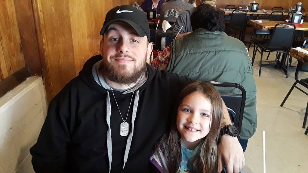 Garis Diner | restaurant | 420 Industrial Blvd, Slater, MO 65349, USA | 6603247075 OR +1 660-324-7075