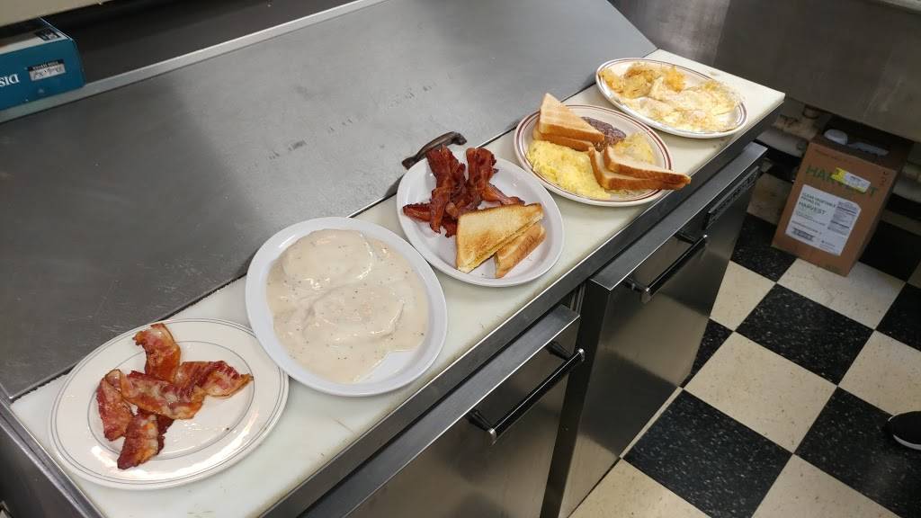 Magnum Point Marina & Restaurant | restaurant | 2200 Old Salem School Rd, Union Hall, VA 24176, USA | 5405763001 OR +1 540-576-3001