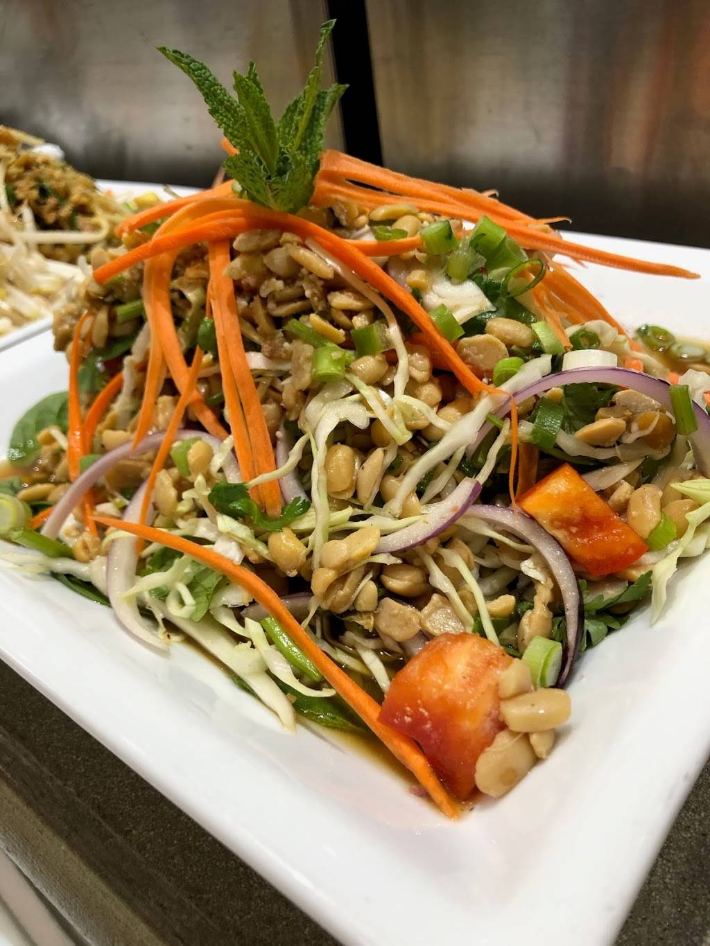 Screaming Carrots | restaurant | 826 W Hallandale Beach Blvd, Hallandale Beach, FL 33009, USA | 7544009614 OR +1 754-400-9614