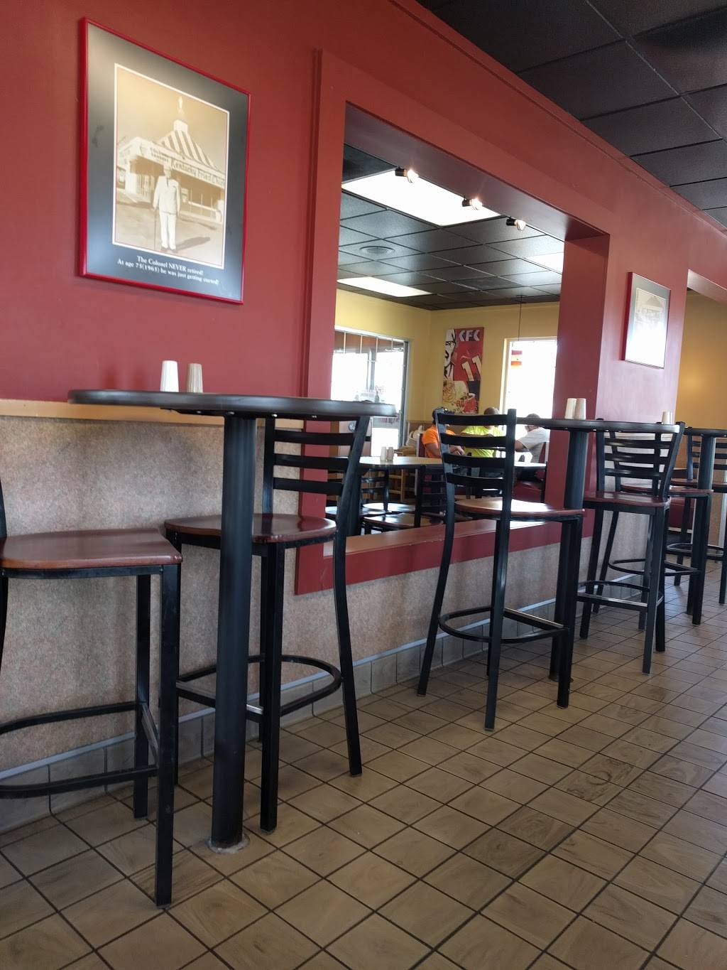 KFC | restaurant | 640 N Main St, Bluffton, IN 46714, USA | 2608249367 OR +1 260-824-9367