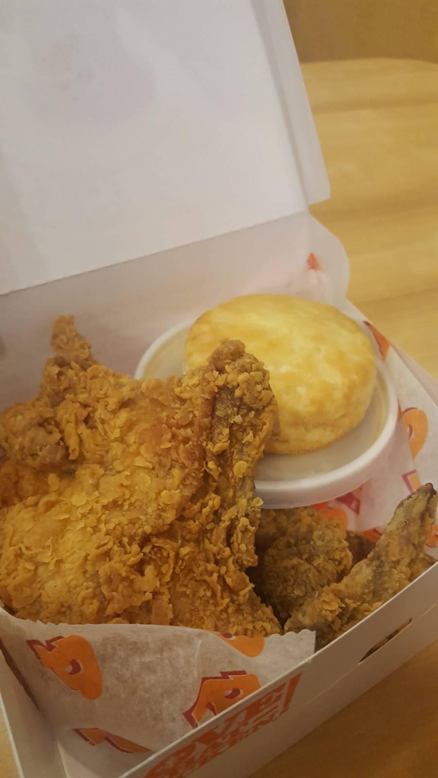 Popeyes Louisiana Kitchen | restaurant | 775 Panorama Trail S, Rochester, NY 14625, USA | 5856625419 OR +1 585-662-5419
