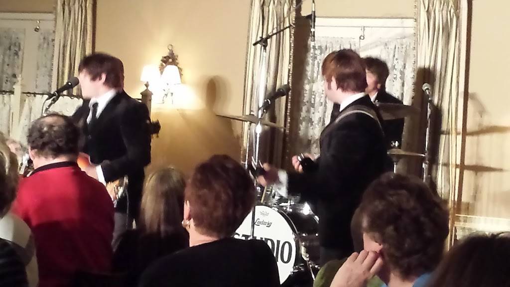 Darcys Village Pub | restaurant | 1203, 97 Willard St, Quincy, MA 02169, USA | 6174729213 OR +1 617-472-9213