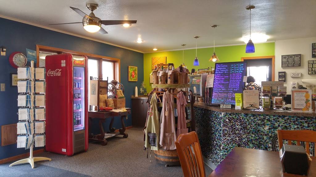 Central Perk and Dessert | cafe | 14 S 14th St, Fort Dodge, IA 50501, USA | 5155737375 OR +1 515-573-7375