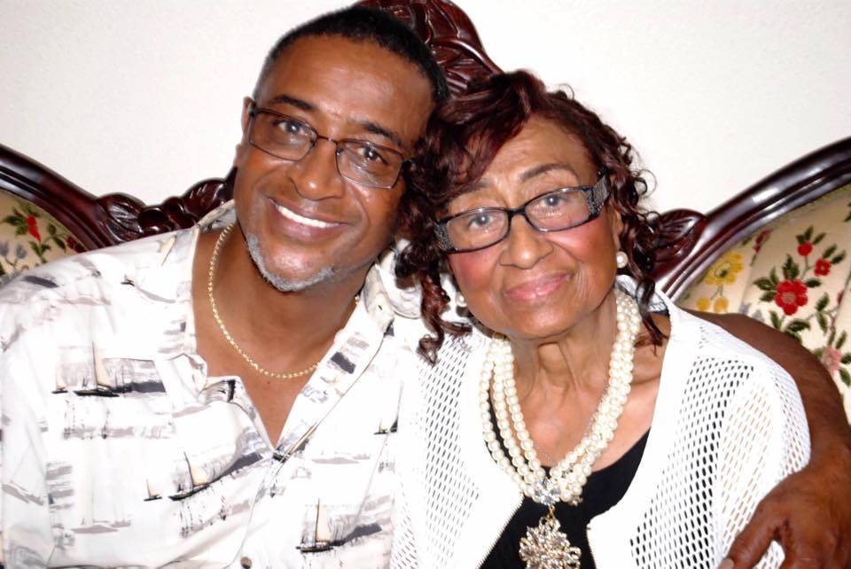 Helen T’s Soul Food Cafe | restaurant | 7727 Lockwood Dr, Houston, TX 77016, USA | 7136314971 OR +1 713-631-4971