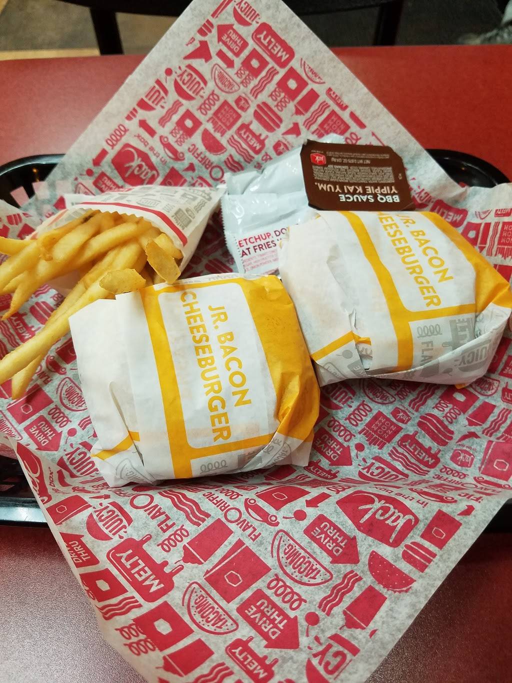 Jack in the Box | restaurant | 5025 S Lancaster Rd, Dallas, TX 75216, USA | 2143766722 OR +1 214-376-6722