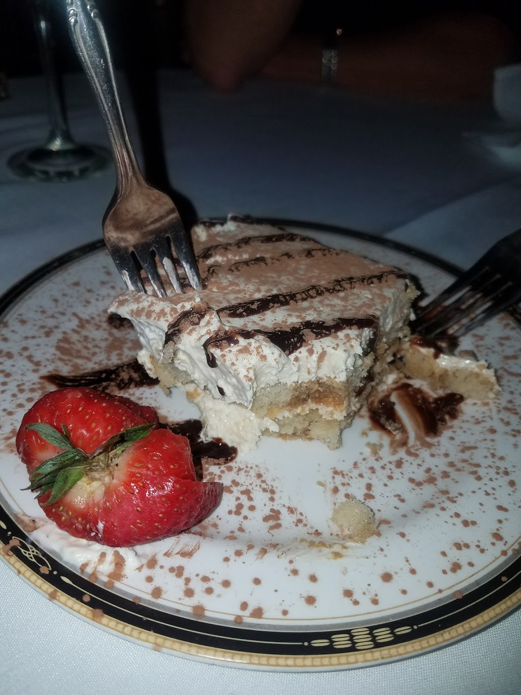 Giovannis On the Hill | restaurant | 5201 Shaw Ave, St. Louis, MO 63110, USA | 3147725958 OR +1 314-772-5958