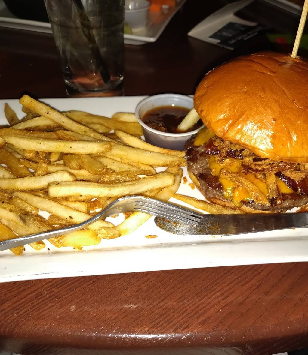 Bar Louie - Downtown Oak Park | night club | 1122 Lake St, Oak Park, IL 60301, USA | 7087253300 OR +1 708-725-3300