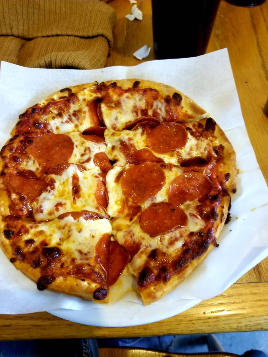 Pizza Parlor II | restaurant | 124 N Main St, Killbuck, OH 44637, USA | 3302765661 OR +1 330-276-5661