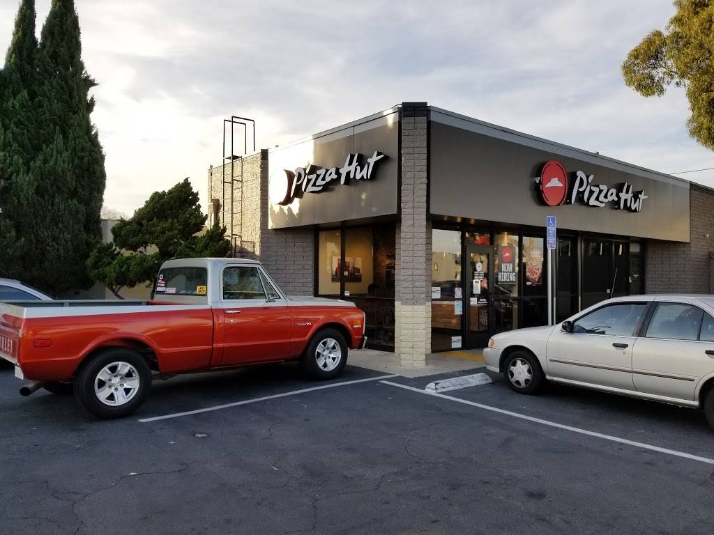 Pizza Hut | restaurant | 1901 Placentia Ave, Costa Mesa, CA 92627, USA | 9496466600 OR +1 949-646-6600