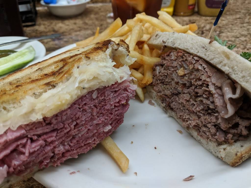 Morts Deli Tarzana | restaurant | 18452 Clark St, Tarzana, CA 91356, USA | 8183453700 OR +1 818-345-3700