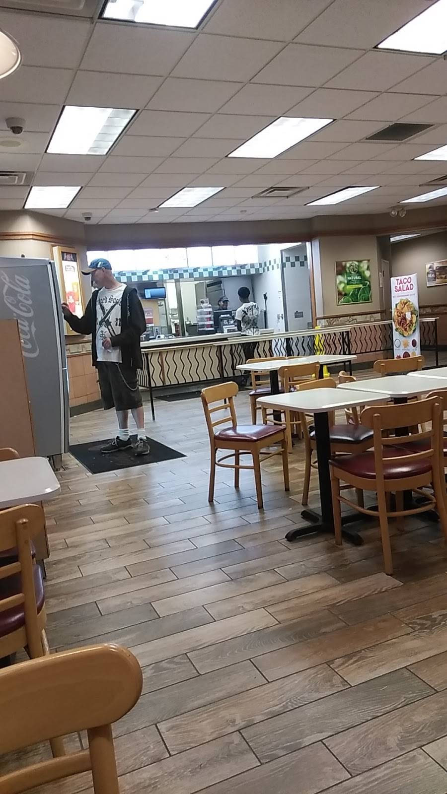 Wendys | restaurant | 4601 W North Ave, Milwaukee, WI 53208, USA | 4148734763 OR +1 414-873-4763