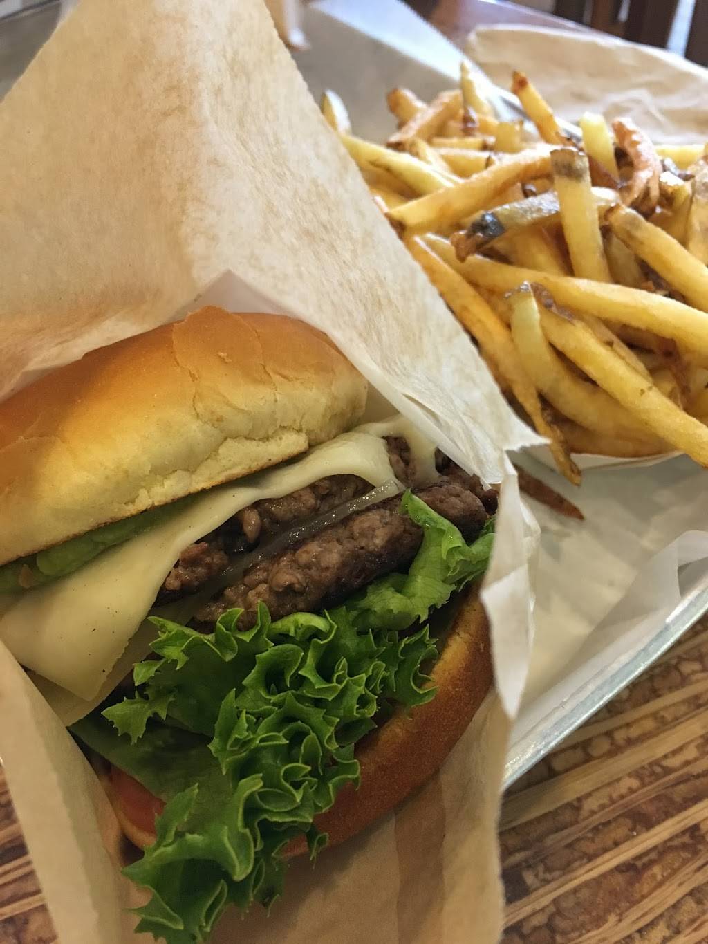 Elevation Burger | restaurant | RYE RIDGE SOUTH SHOPPING CENTER, 176 S Ridge St, Port Chester, NY 10573, USA | 9143056700 OR +1 914-305-6700