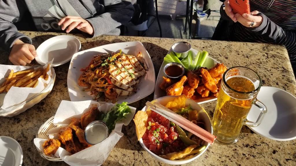 Huntington Beach Beer Company | restaurant | 201 Main St #E, Huntington Beach, CA 92648, USA | 7149605343 OR +1 714-960-5343