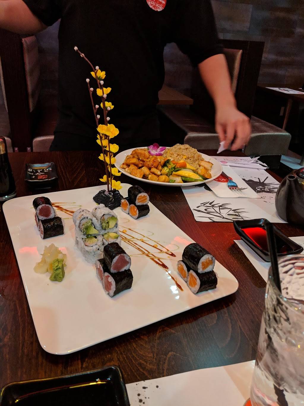 Saga Sushi | restaurant | 9 Harding St, Lakeville, MA 02347, USA | 5089479666 OR +1 508-947-9666