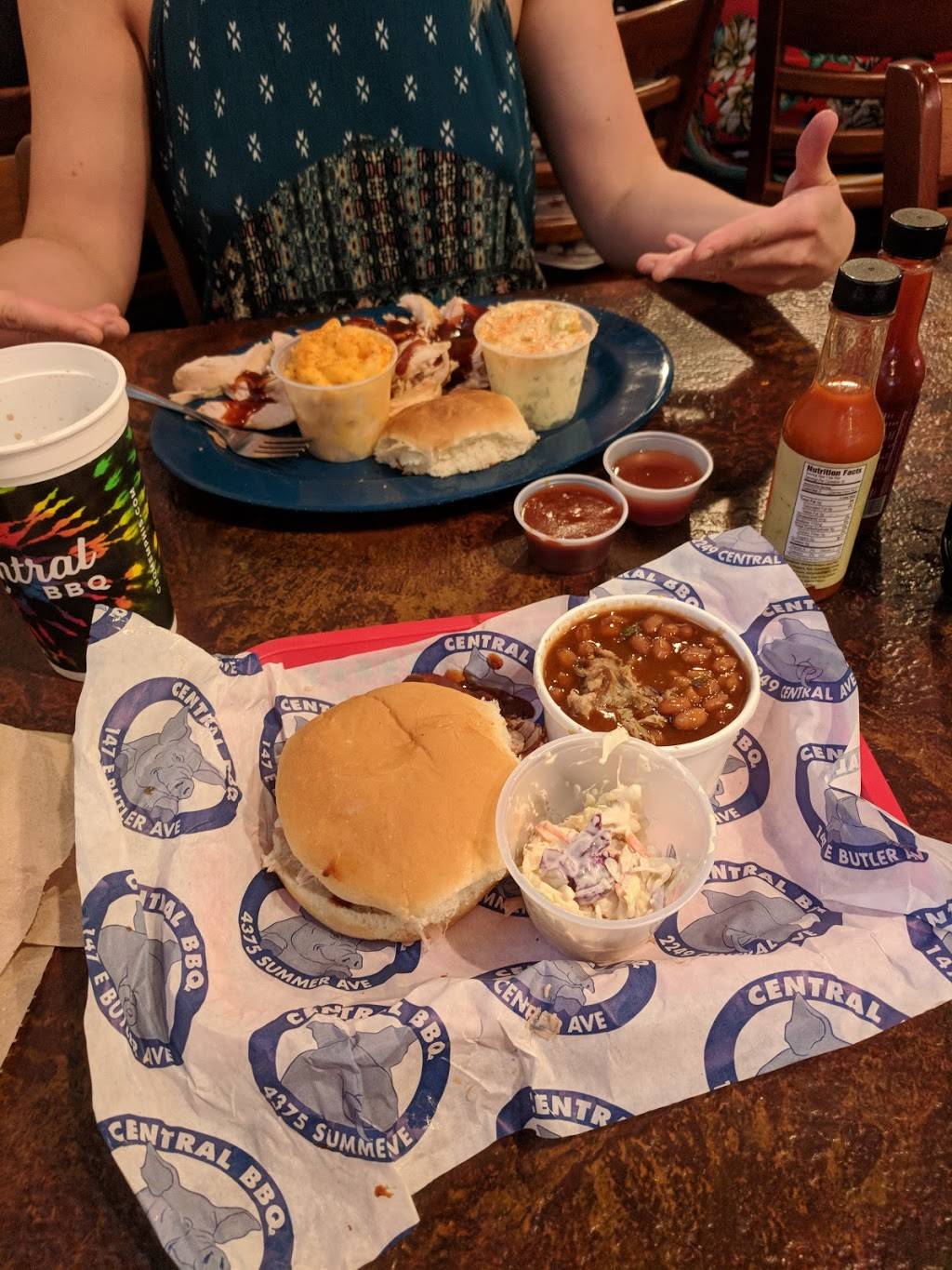 Central BBQ - Downtown | restaurant | 147 E Butler Ave, Memphis, TN 38103, USA | 9016727760 OR +1 901-672-7760