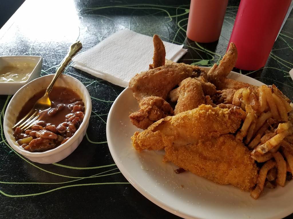 Doc & Lennies Restaurant | restaurant | 8933 Cedar Ave, Cleveland, OH 44106, USA | 2162298090 OR +1 216-229-8090