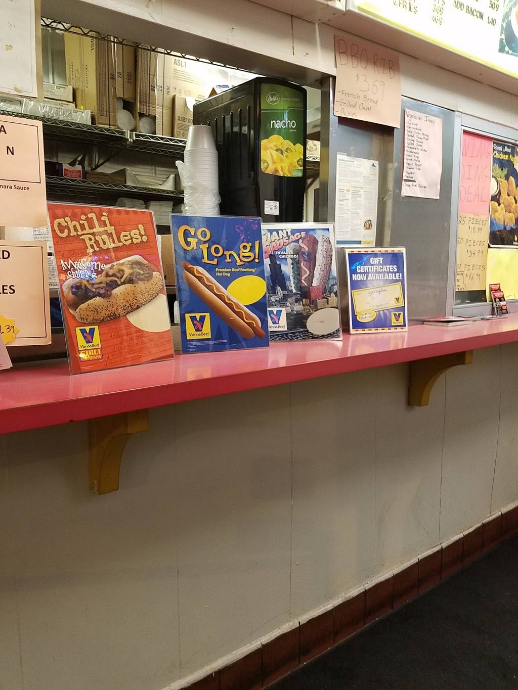 Windy City Hot Dogs Inc | restaurant | 4205 W 63rd St, Chicago, IL 60629, USA | 7735810332 OR +1 773-581-0332