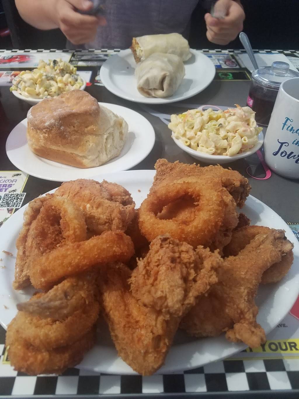 Round Table Pizza | meal delivery | 201 W Napa St, Sonoma, CA 95476, USA | 7079385564 OR +1 707-938-5564