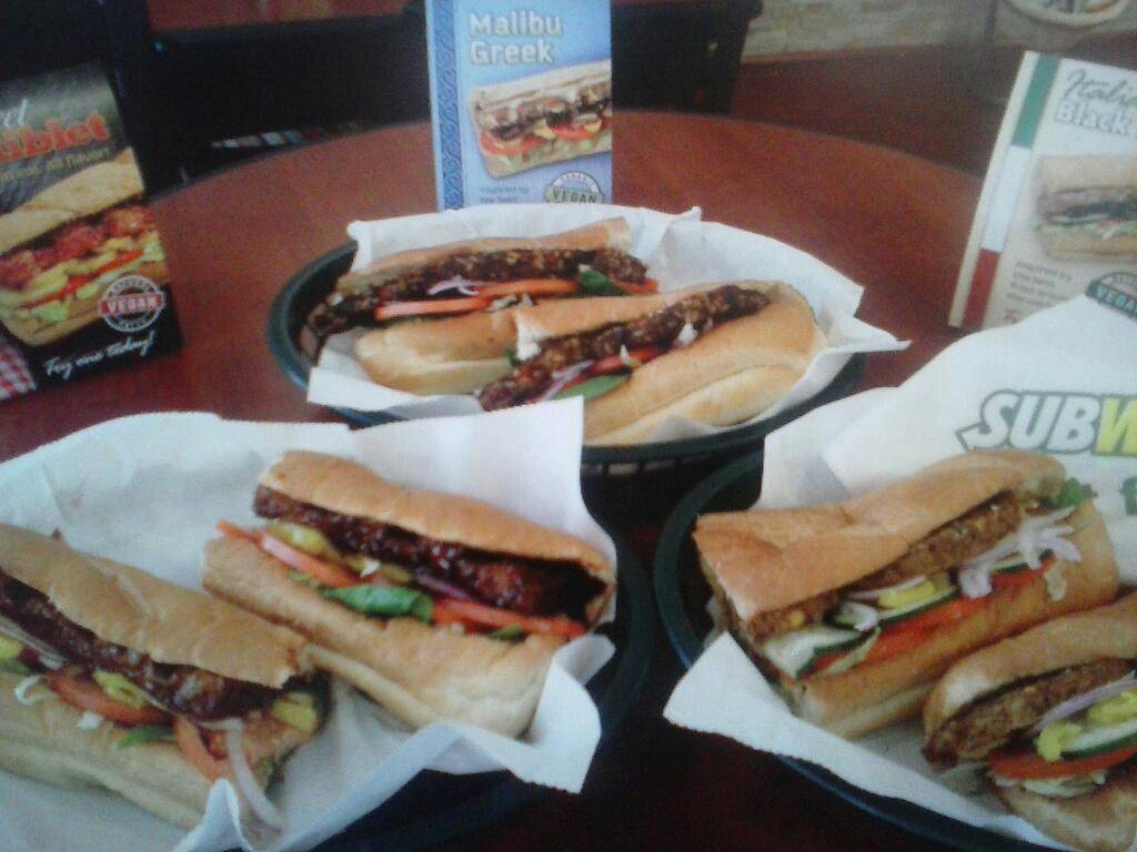 Subway Restaurants | restaurant | 2717 Middlefield Rd, Palo Alto, CA 94306, USA | 6503300402 OR +1 650-330-0402