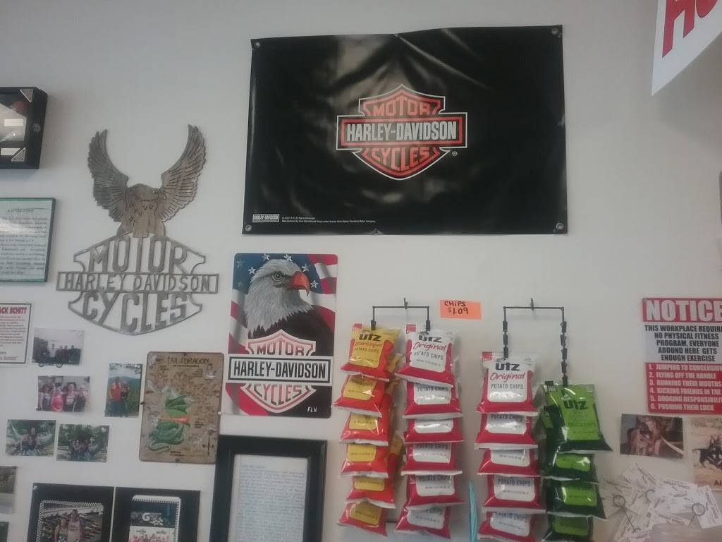 Wright Dawgs | restaurant | 1228 Country Club Rd, Fairmont, WV 26554, USA | 3043680834 OR +1 304-368-0834