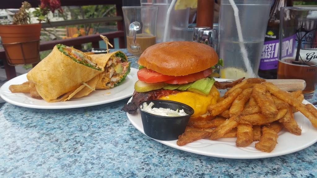 Sarah Street Grill | restaurant | 550 Quaker Alley, Stroudsburg, PA 18360, USA | 5704249120 OR +1 570-424-9120