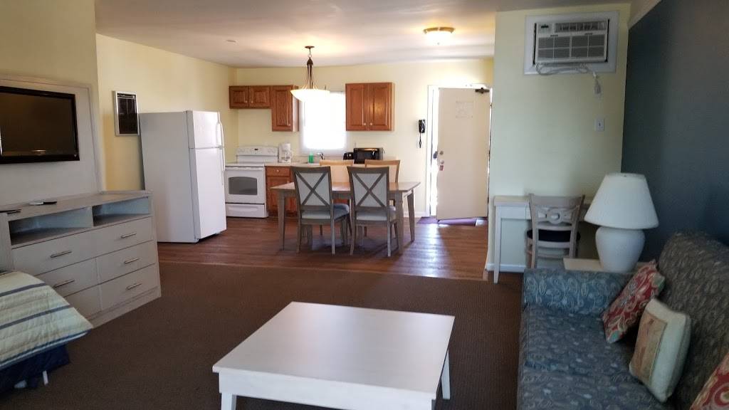 Last Hope Lagoon | restaurant | 126 S Emerson Ave # 1, Montauk, NY 11954, USA | 6316681511 OR +1 631-668-1511