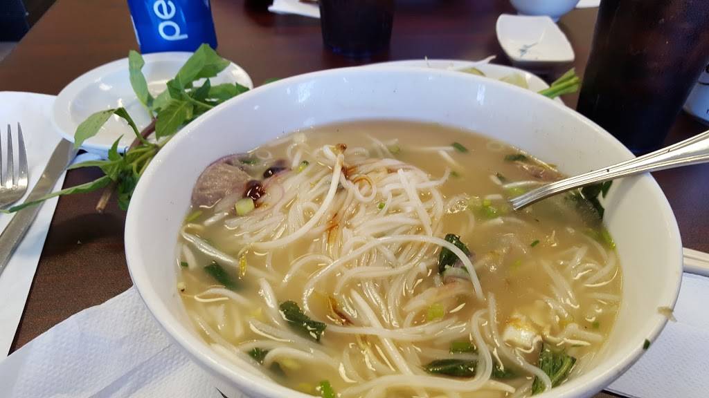 Pho Cuong | restaurant | 6605 E 37th St N #100, Wichita, KS 67220, USA | 3162608218 OR +1 316-260-8218