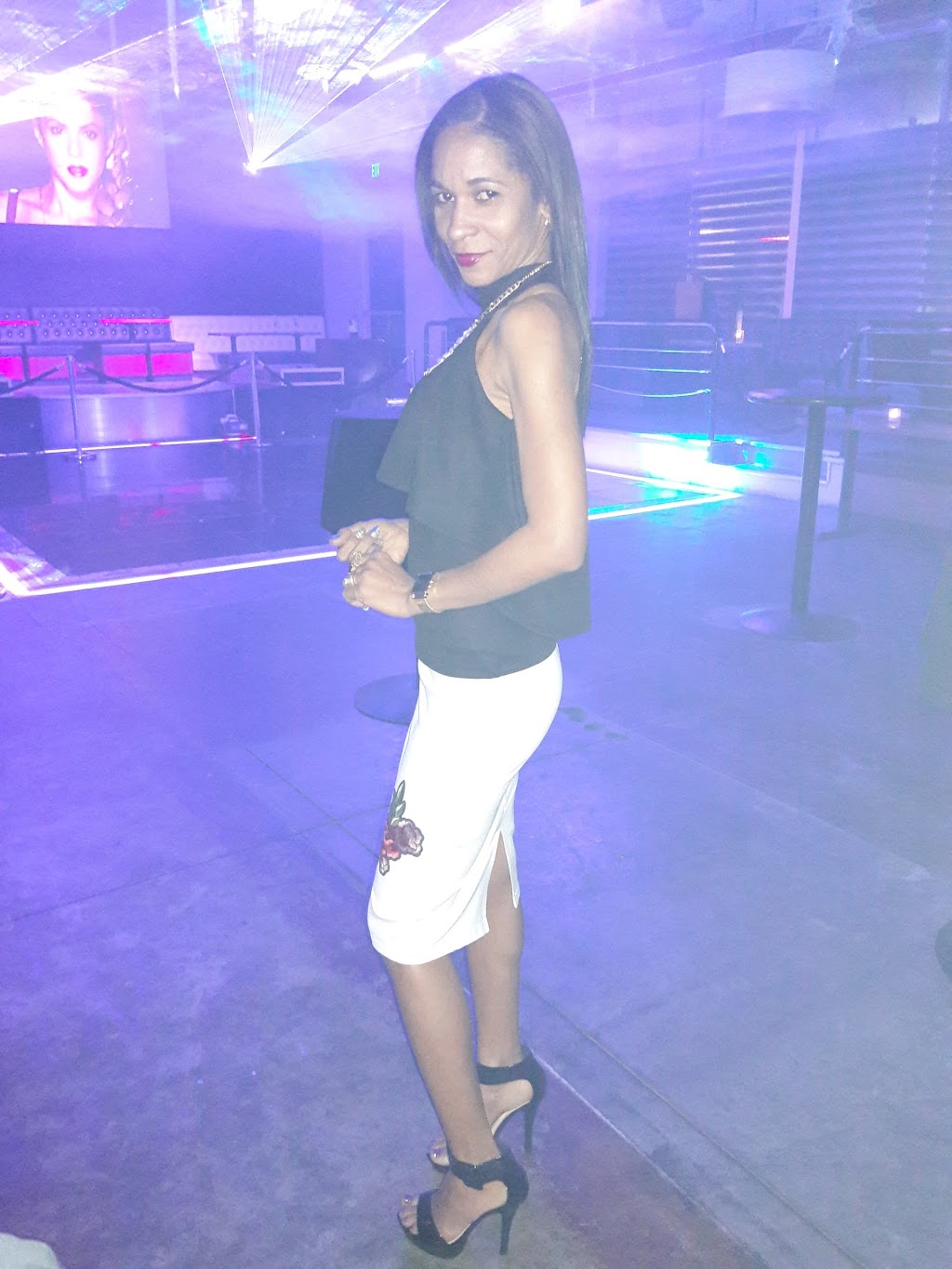 Trio Lounge | restaurant | 909 E Burnside St, Portland, OR 97214, USA | 5032345003 OR +1 503-234-5003