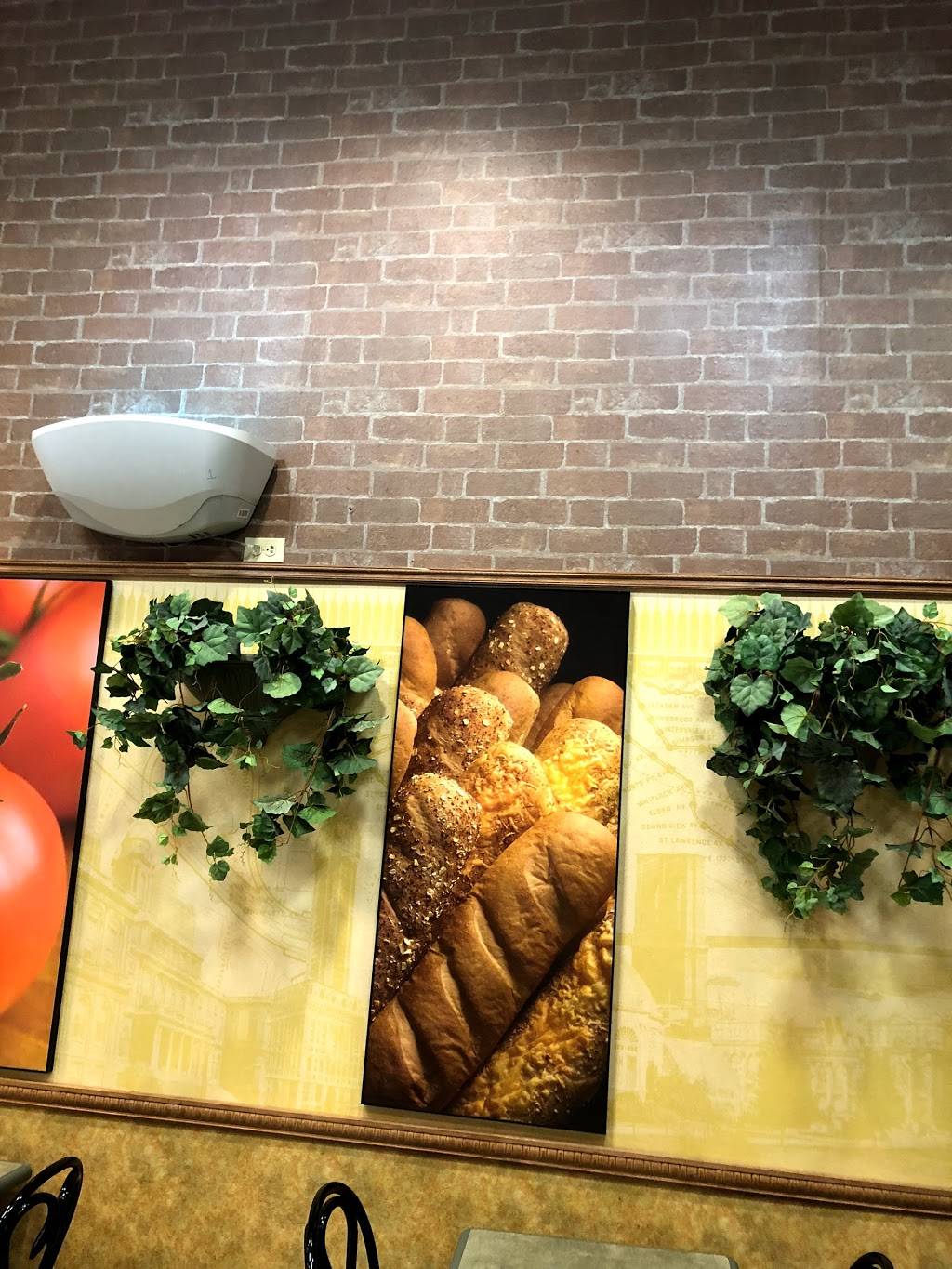 Subway | restaurant | 2875 E State St, Salem, OH 44460, USA | 3303322856 OR +1 330-332-2856