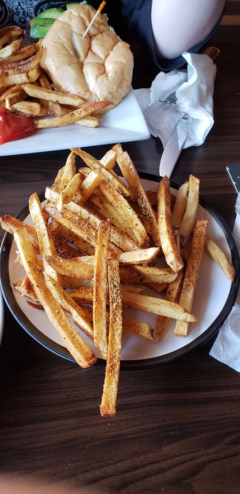 1933 Pub & Grill | restaurant | 2245 Nursery Rd, Clearwater, FL 33764, USA | 7275321972 OR +1 727-532-1972