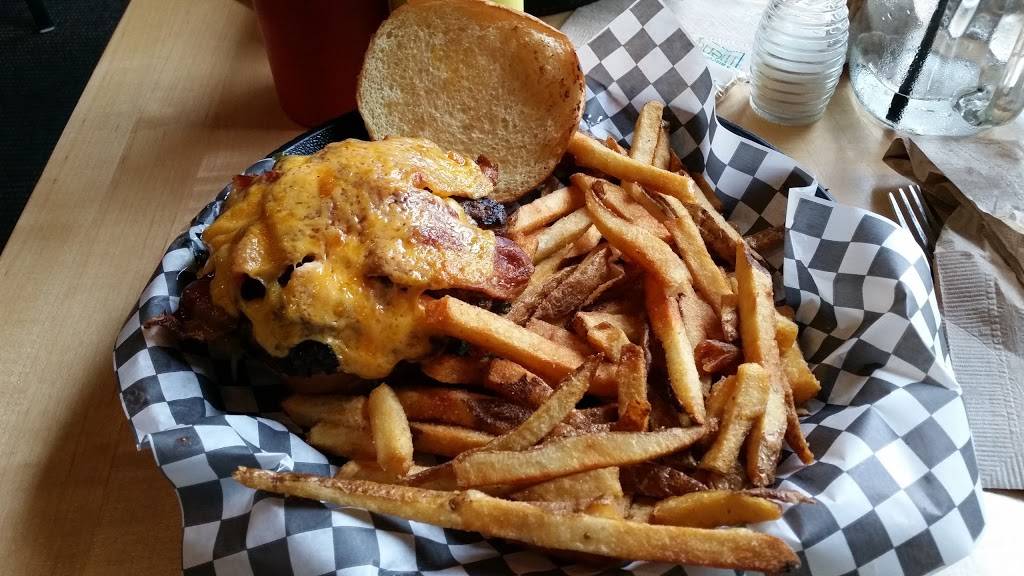 BrickHouse Craft Burger | restaurant | 123 Simcoe St, Peterborough, ON K9H 2H3, Canada | 7058747474 OR +1 705-874-7474