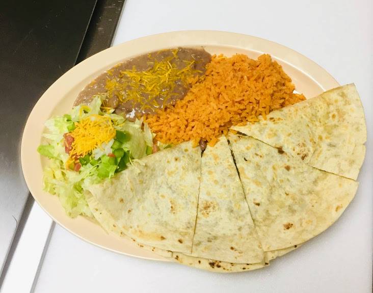 Plaza Family Restaurant | restaurant | 131 W Sunset Dr, Waukesha, WI 53189, USA | 2623494222 OR +1 262-349-4222