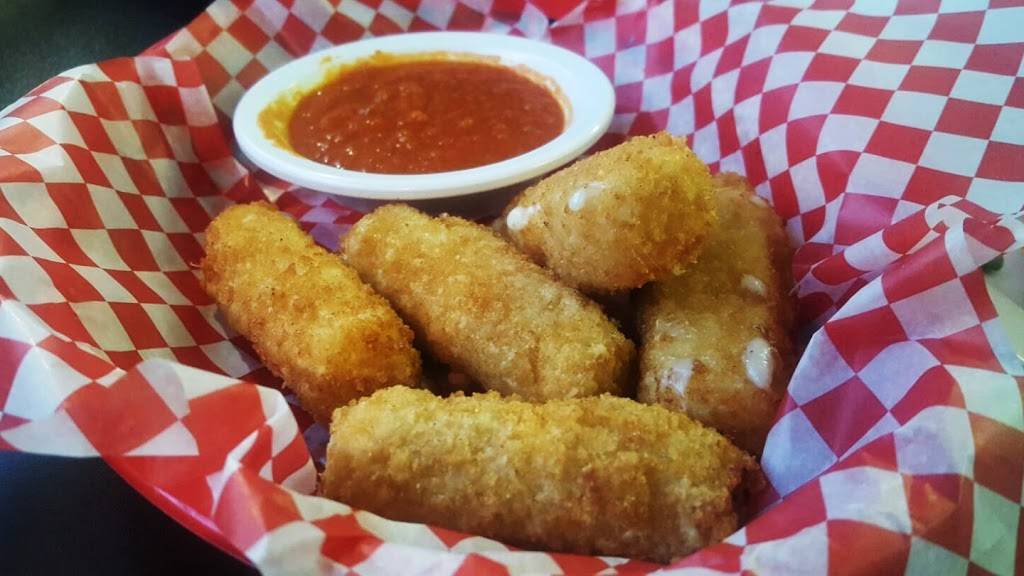 Beach House Grill | restaurant | 70 Park St, Kingsville, ON N9Y 0A2, Canada | 5197129335 OR +1 519-712-9335