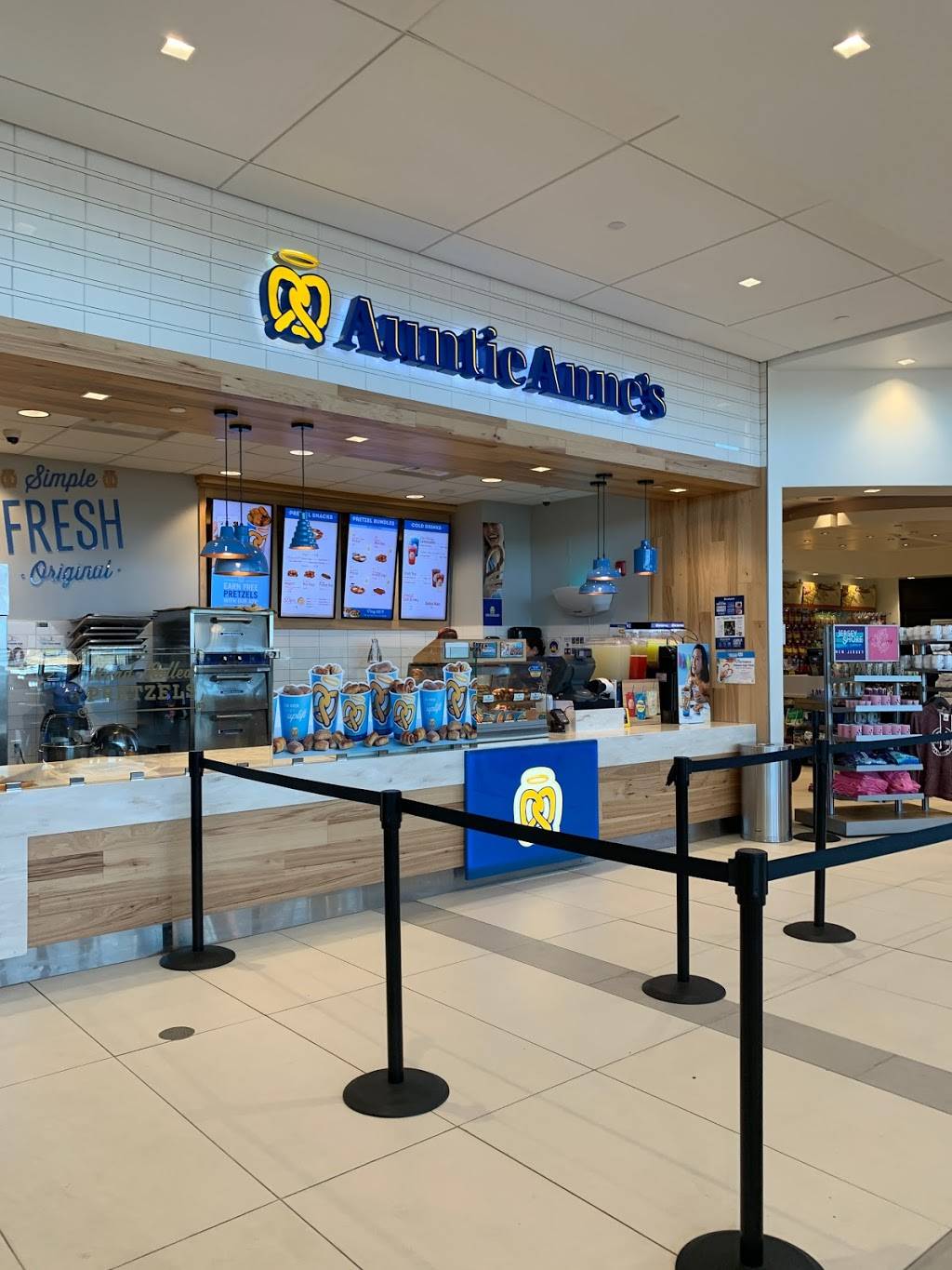 Auntie Annes | bakery | New Jersey Turnpike Mile Post 92.9, Woodbridge Township, NJ 07095, USA | 7323061732 OR +1 732-306-1732