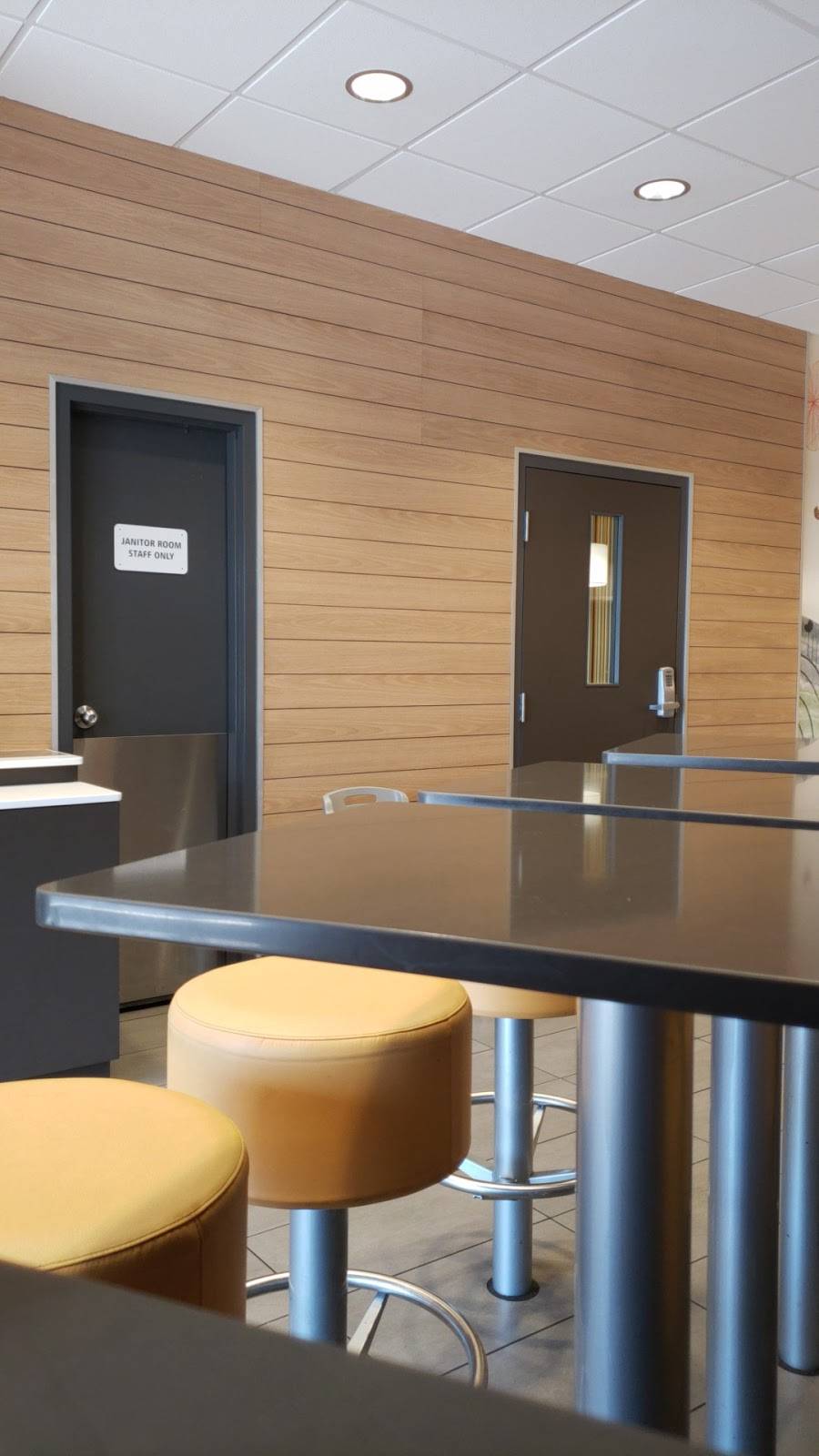 McDonalds | cafe | 1661 Hunt Club Rd, Ottawa, ON K1T 3Z3, Canada | 6132499028 OR +1 613-249-9028