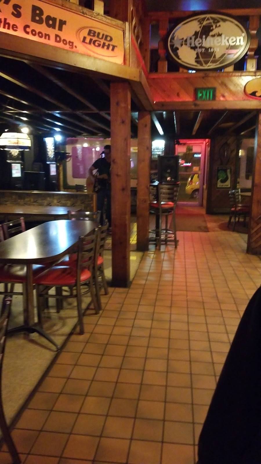 Dicks Bar | restaurant | 912 Lincolnway, La Porte, IN 46350, USA | 2193269702 OR +1 219-326-9702