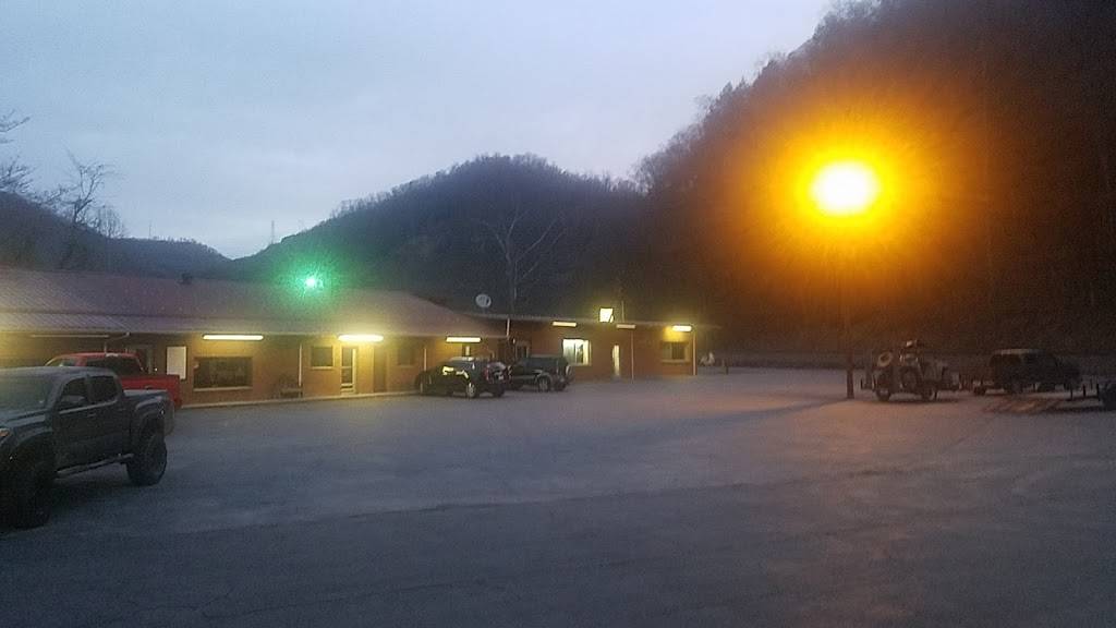 Colonial Room Restaurant | restaurant | 364 WV-80, Man, WV 25635, USA | 3045832800 OR +1 304-583-2800