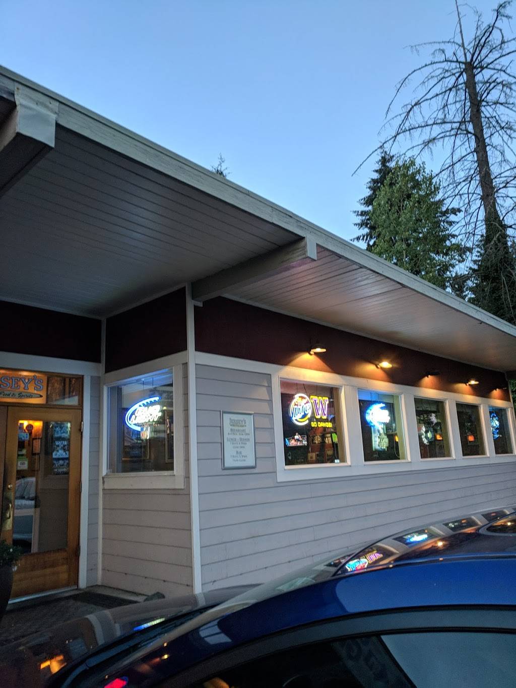 Jerseys Great Food & Spirits | restaurant | 1306 N 175th St, Shoreline, WA 98133, USA | 2065464054 OR +1 206-546-4054