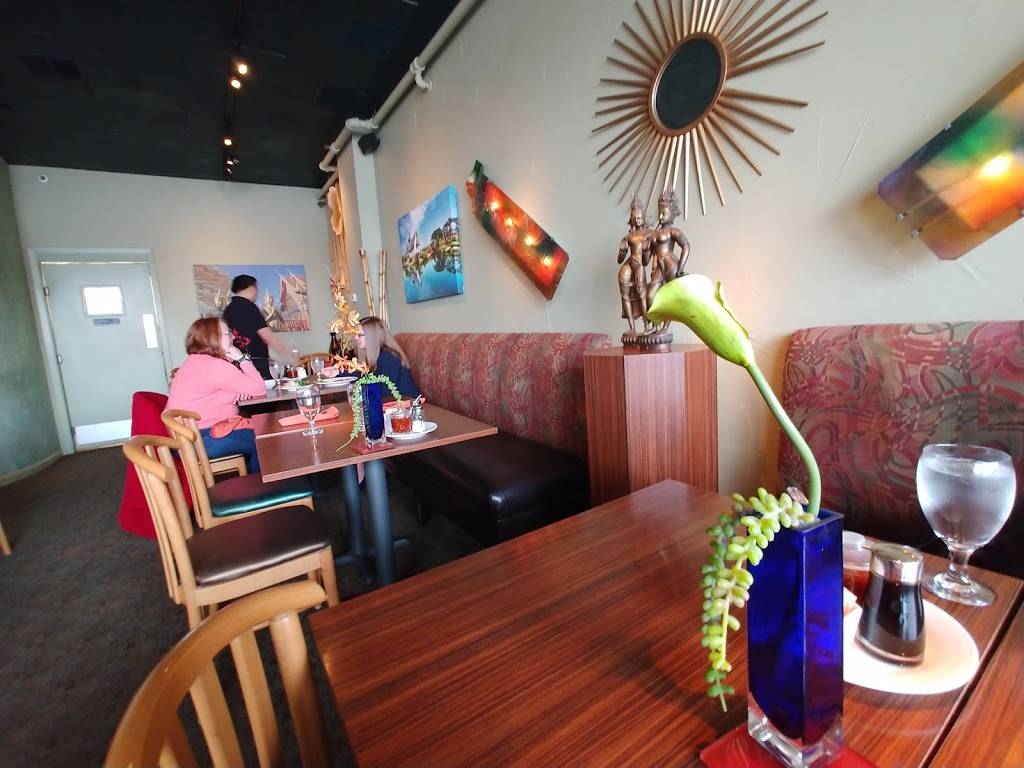 Saucys Thai + Pho | restaurant | 3813, 5944 Royal Ln, Dallas, TX 75230, USA | 2143788424 OR +1 214-378-8424