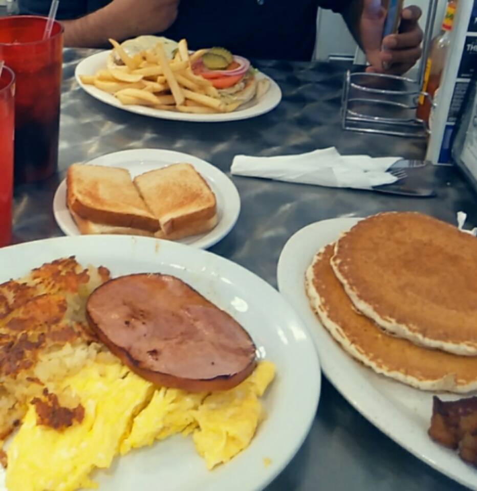 Chubbys Diner | restaurant | 3900 S Mooney Blvd, Visalia, CA 93277, USA | 5596352828 OR +1 559-635-2828