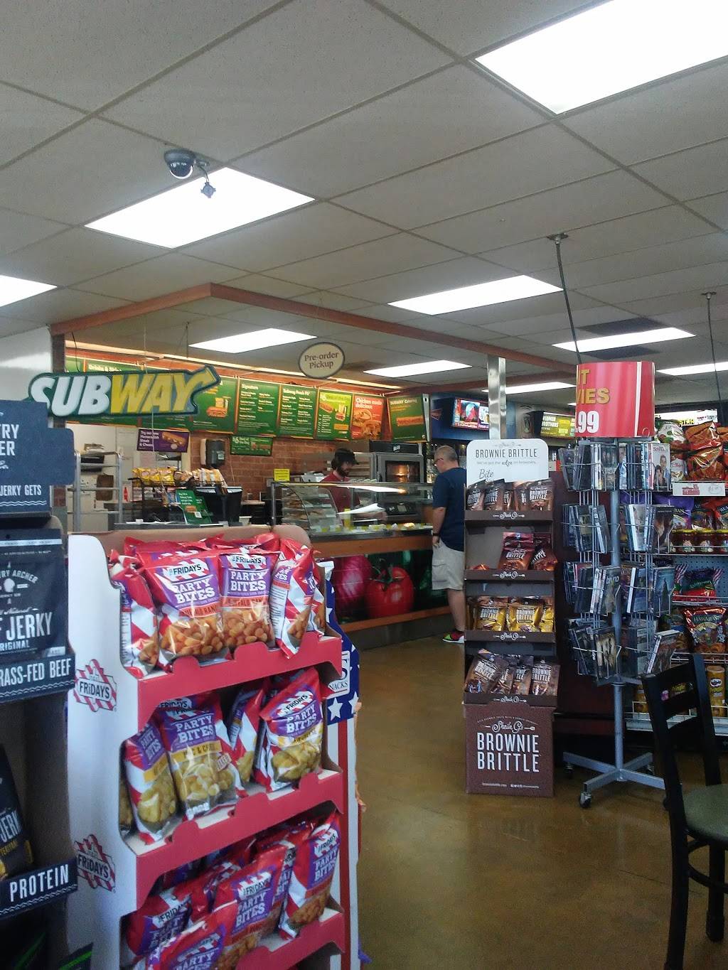 Subway | meal takeaway | 4325 NW Yeon Ave, Portland, OR 97210, USA | 5032952440 OR +1 503-295-2440