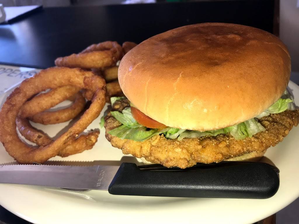 Peppers Burgers And More | restaurant | 804 E Main St, Eagle Lake, TX 77434, USA | 9792342370 OR +1 979-234-2370