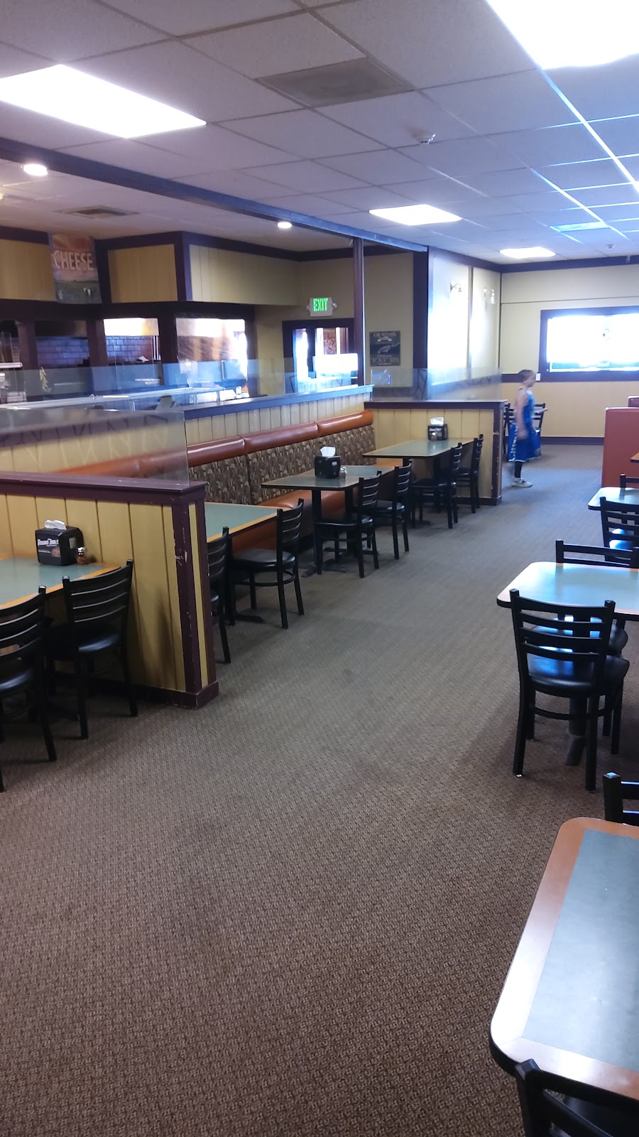 Round Table Pizza | meal takeaway | 60 E Main St, Quincy, CA 95971, USA | 5302832320 OR +1 530-283-2320