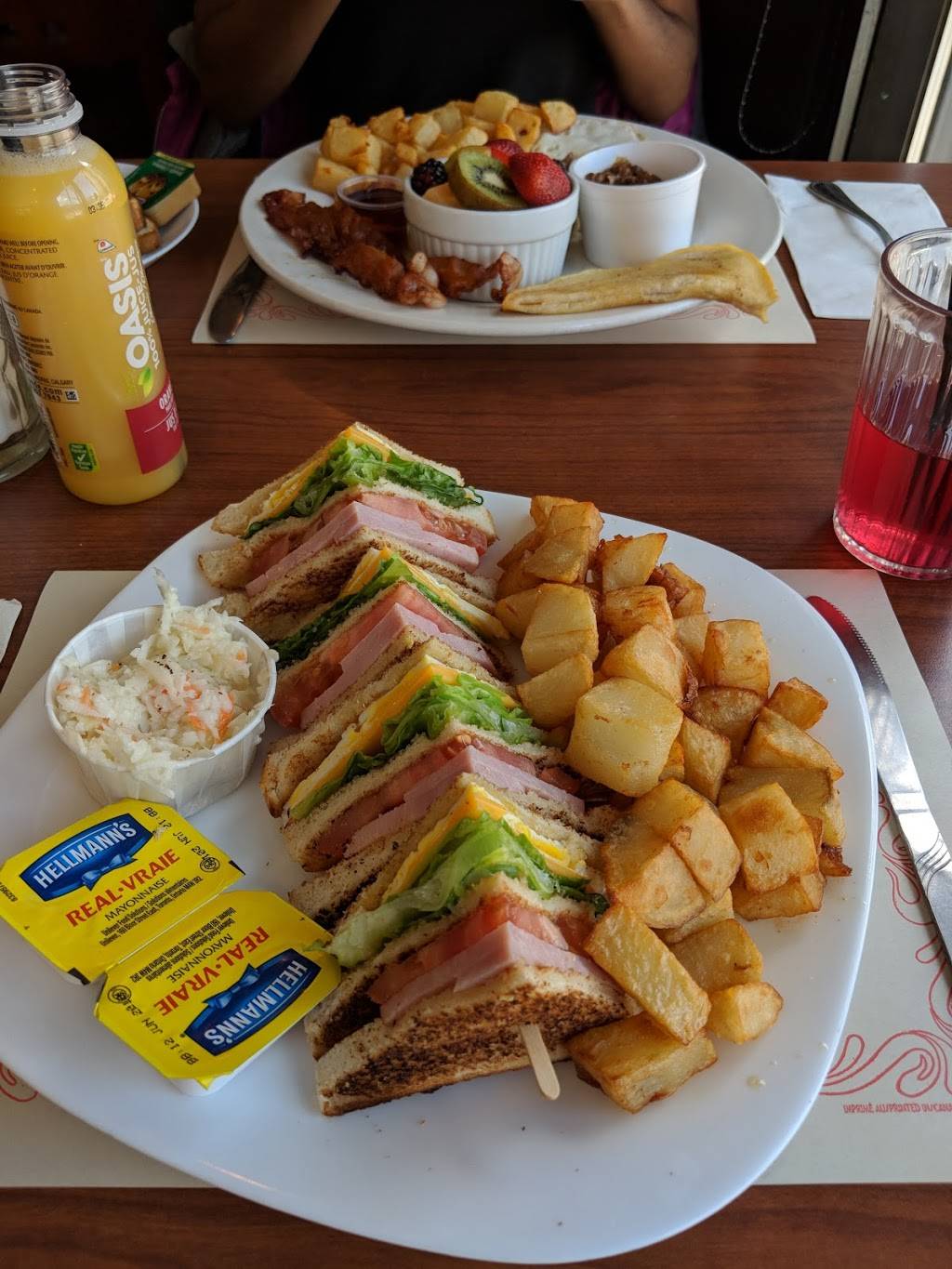 Monsieur Hotdog Plus | restaurant | 7751 Rue St-Hubert, Montréal, QC H2R 2P1, Canada | 5142773333 OR +1 514-277-3333