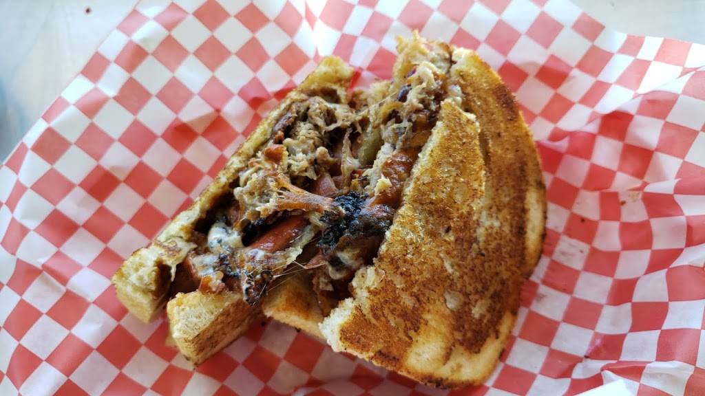 Daves Dogs Grill | restaurant | 149 S Turnpike Rd, Santa Barbara, CA 93111, USA | 8057707772 OR +1 805-770-7772