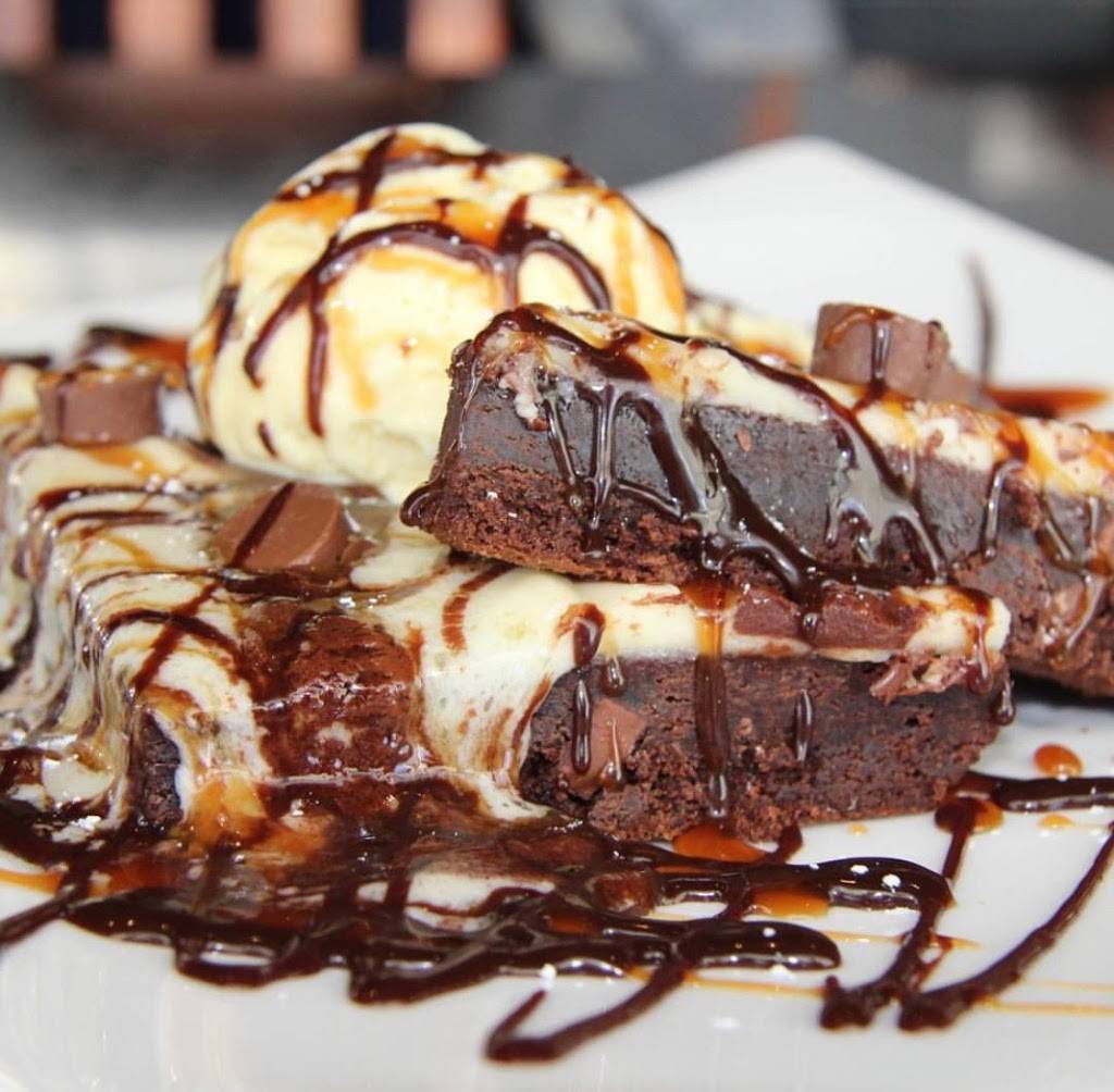 Old Town Bar & Grill | restaurant | 980 Southdown Rd, Mississauga, ON L5J 2Y4, Canada | 9058220202 OR +1 905-822-0202