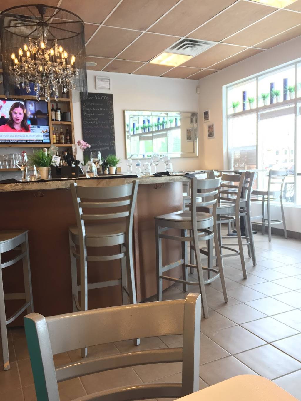 Snak Bar | Cuisinomane | restaurant | 17659 Rue Charles, Mirabel, QC J7J 1L8, Canada | 4504209398 OR +1 450-420-9398