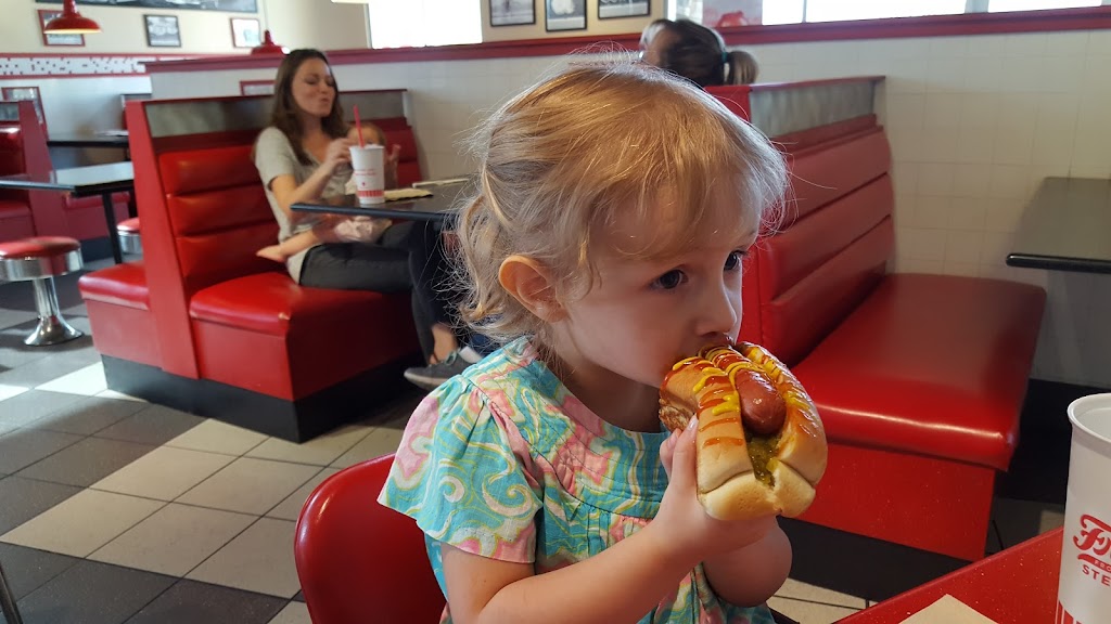 Freddys Frozen Custard & Steakburgers | restaurant | 7120 E Broadway Blvd, Tucson, AZ 85710, USA | 5202989337 OR +1 520-298-9337