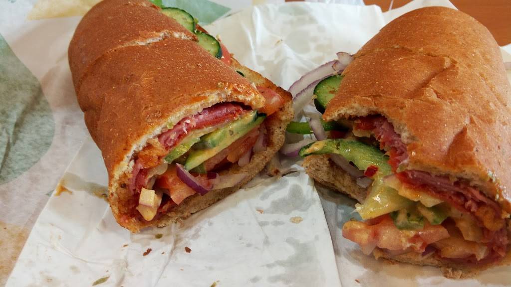 Subway | restaurant | High Point Commons, N56 W14108, Silver Spring Dr Suite 106, Menomonee Falls, WI 53051, USA | 2623731150 OR +1 262-373-1150
