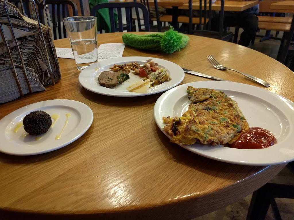 Hampshire Dining Commons | restaurant | 141 Southwest Cir, Amherst, MA 01003, USA | 4135775160 OR +1 413-577-5160